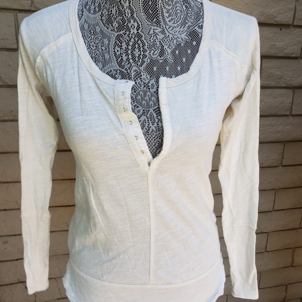 Nollie Women's White T-Shirt Size Small